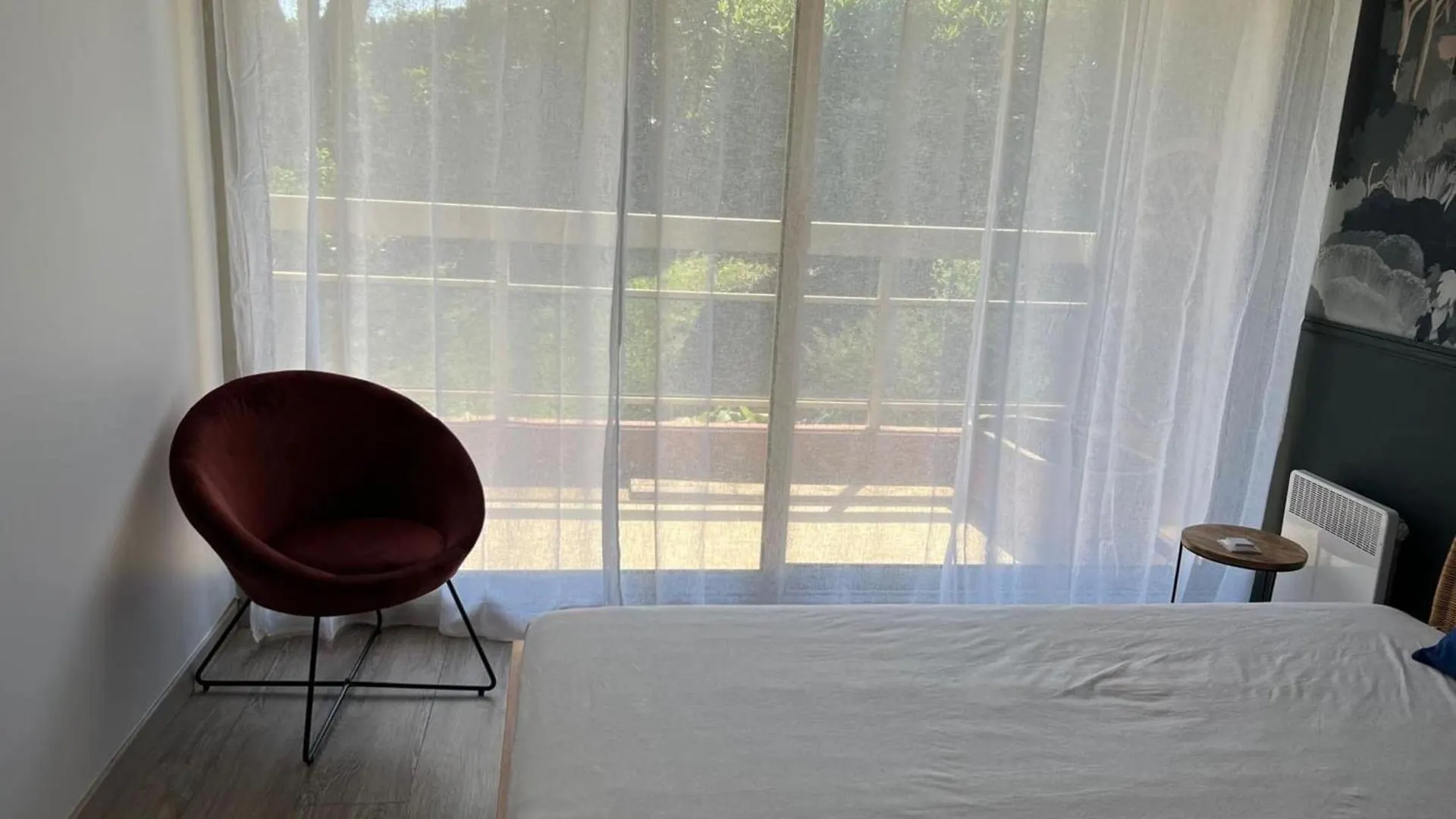 Beautiful Sunny Apartment With Balcony In Nice