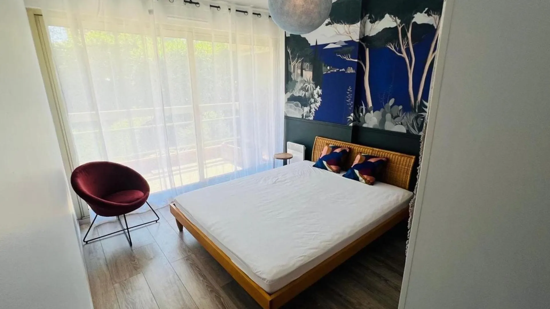 Beautiful Sunny Apartment With Balcony In Nice